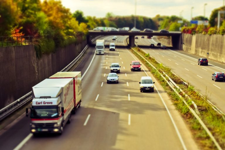 Dopravci žádají vládu o pomoc. Náklady se jim kvůli naftové krizi zvedly až o 7 korun na kilometr