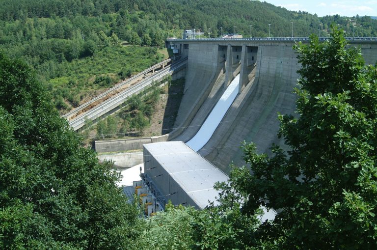 Poslední ze čtyř bloků vodní elektrárny Orlík se vrací do provozu. Příští rok ji čeká výměna řídícího systému