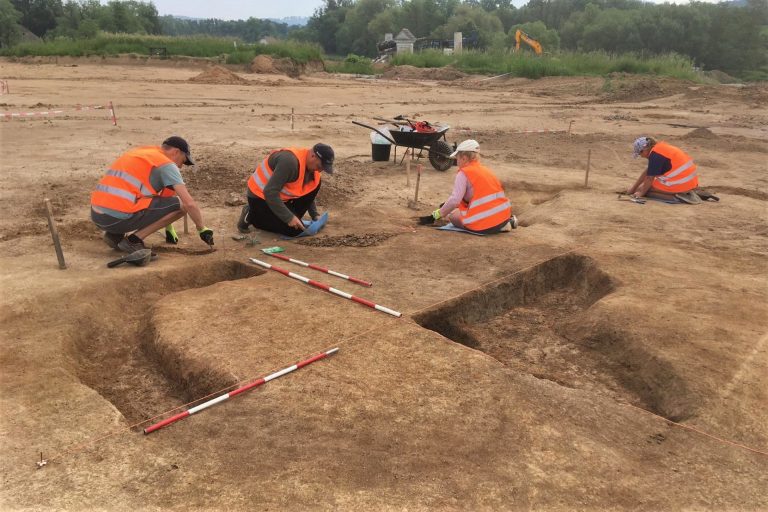 Záchranné archeologické práce kvůli obchvatu Nové Paky budou stát ŘSD přes 50 milionů korun