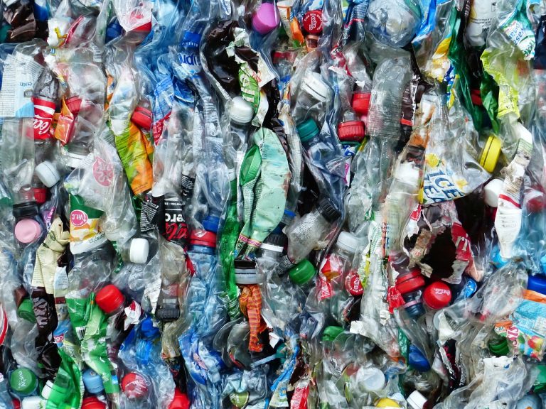 Pyrolýzou plastů k novému využití. Firma Pol Oil chce ověřit komerční možnosti technologie