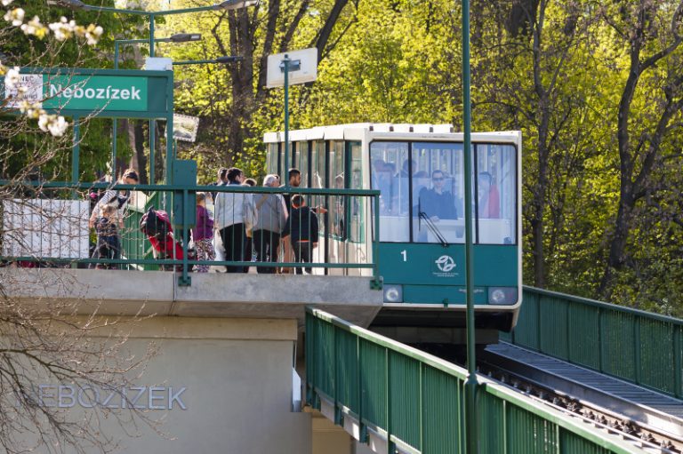 Lanovku na Petřín čeká generační obměna. Její novou podobu mohou navrhnout designéři z celého světa