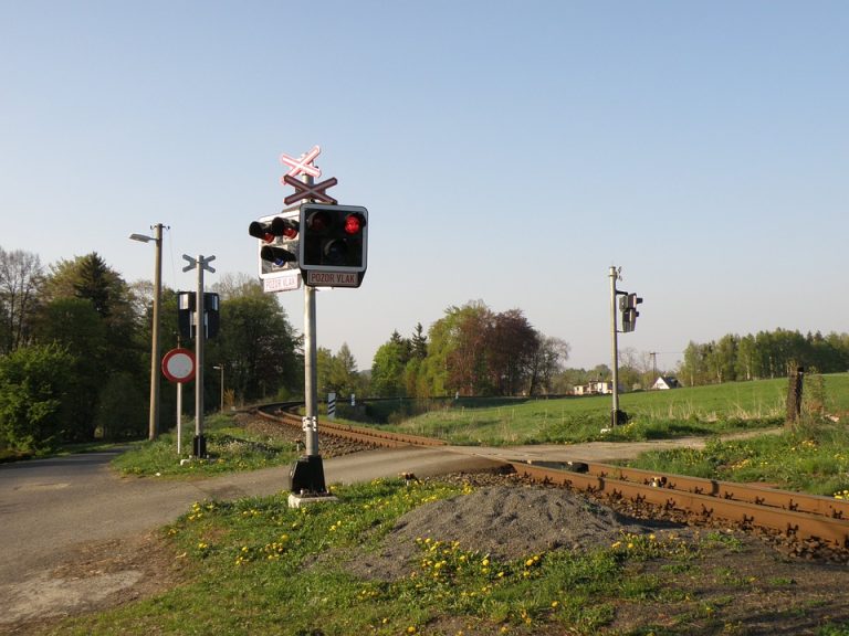 Na českých železnicích loni došlo téměř ke stovce nehod, 34 lidí zemřelo a šedesát se vážně zranilo