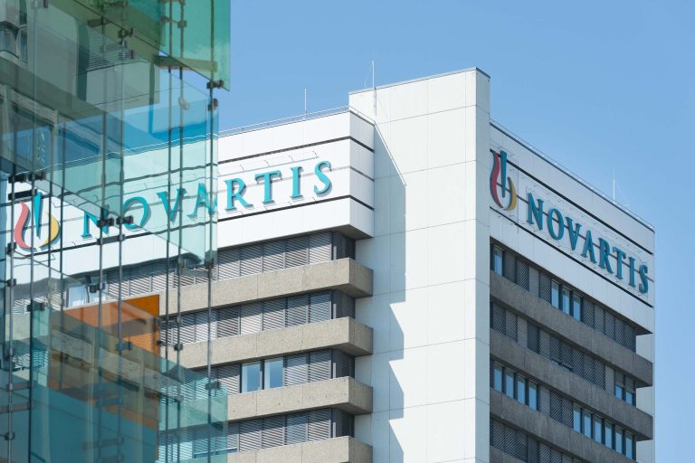 Koho koupí Novartis? Ve farmabyznysu jsou na spadnutí akvizice za desítky miliard dolarů