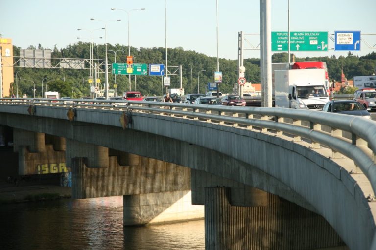 Na jaře má začít oprava Barrandovského mostu, ale nejsou dohodnuté objízdné trasy, ani opatření v MHD, tvrdí ODS