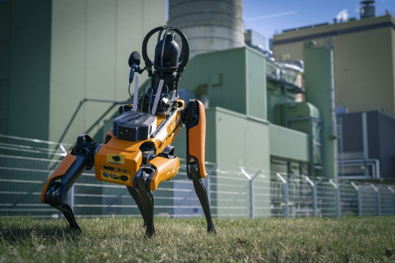 Největší vídeňskou elektrárnu hlídá robotický pes Energy Dog