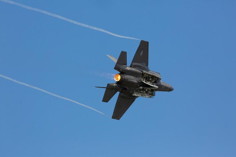 S americkými stíhačkami F-35, po kterých se poohlíží Česká republika po ukončení pronájmu gripenů, jsou problémy