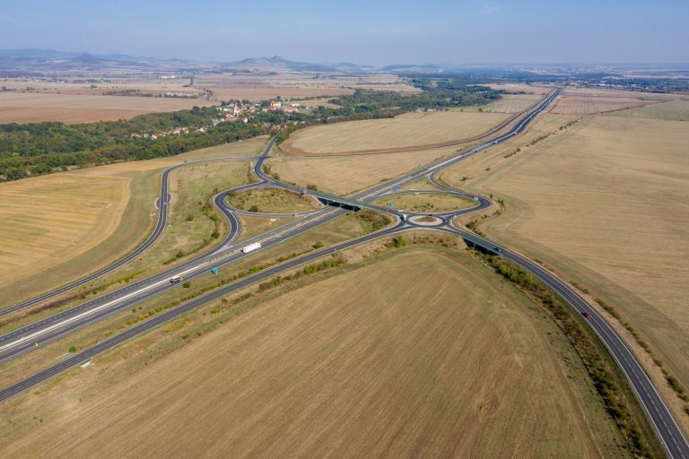 Ministerstvo dopravy vydalo stavební povolení pro další úsek dálnice D7. Dodavatele vybere za rok