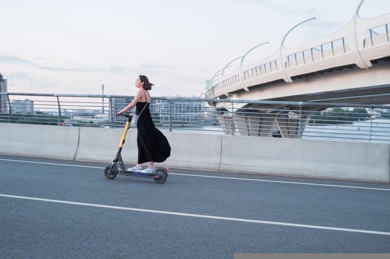 Evropská unie zavede povinné ručení pro elektrokoloběžky. Bude platit i pro segwaye