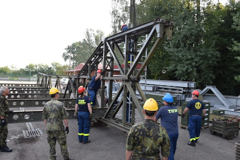 Čeští specialisté cvičili Němce, jak stavět provizorní mosty