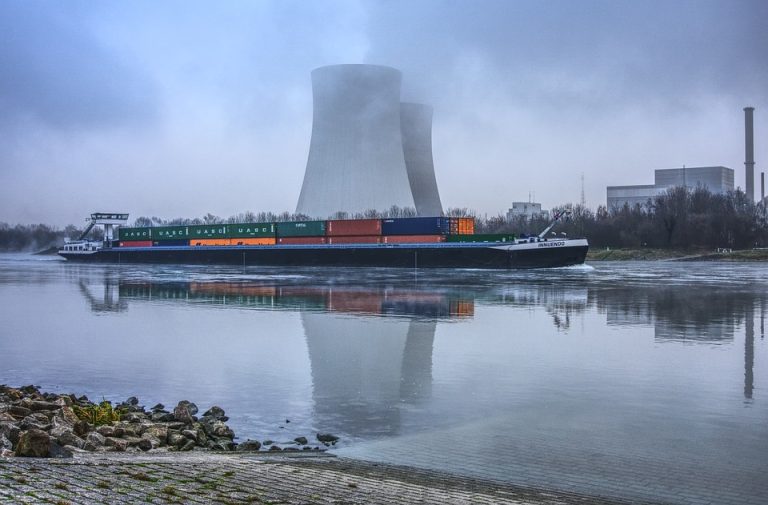 Kazatomprom chce zvýšit kvótu pro transkaspickou uranovou cestu. Zpoždění se ale nejspíš nevyhne