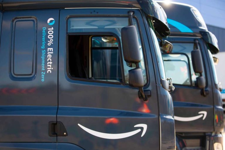 Amazon chce investovat více než jednu miliardu eur na elektrifikaci svého vozového parku