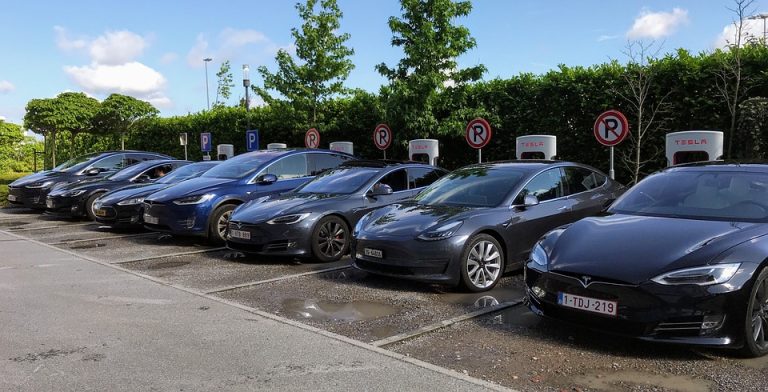 Tesla zvažuje expanzi výrobního závodu u Berlína. Chce vyrábět až milion elektromobilů ročně