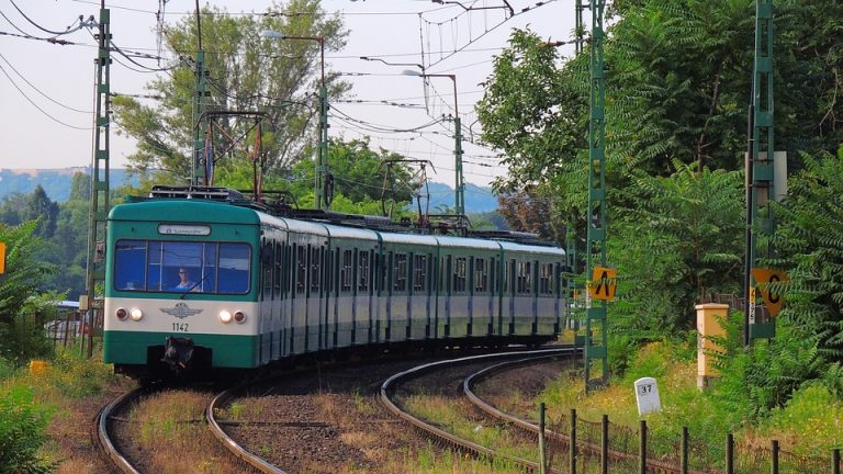 Maďarsko touží po zdrojích EU pro železniční projekty v Budapešti, Debrecínu a na ukrajinské hranici