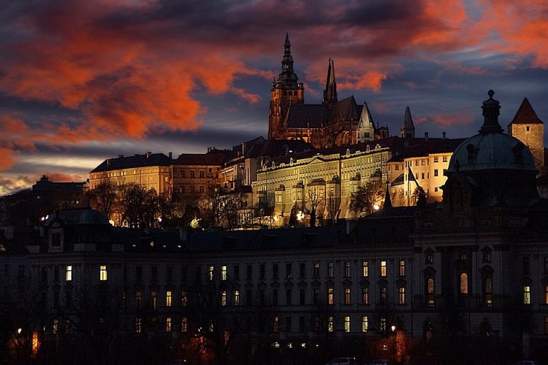 Tady je Morava, tady je Slezsko. Poslanci řeší zemské znaky. Mohou být na silnicích a dálnicích