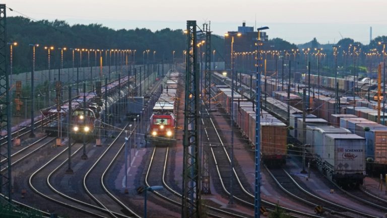 Spor o mzdy u Deutsche Bahn končí. Časově neomezená stávka zatím nebude