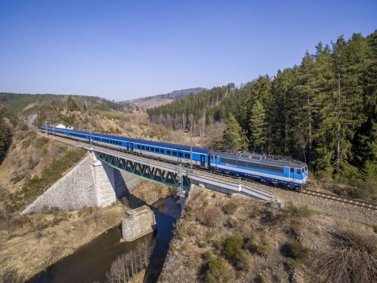 Nejlépe hodnocená vlaková linka spojuje Prahu a západní Čechy, zhodnotili cestující