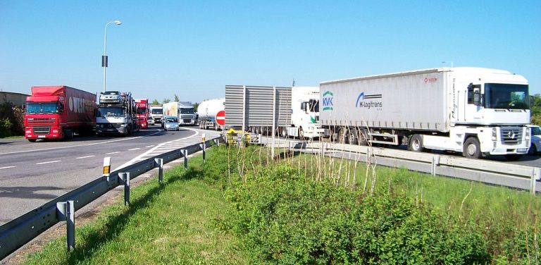 Praha rozšíří zákaz tranzitní nákladní dopravy nad 12 tun přes rezidenční čtvrti města