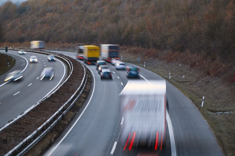 Velmi ambiciózní, ale nedostatečně flexibilní, říká o emisních cílech pro nákladní vozidla a autobusy sdružení autoprůmyslu