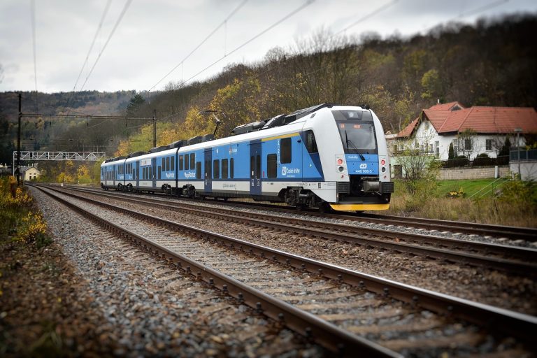 Správa železnic získala dalších 10,9 miliardy korun na klíčové stavby