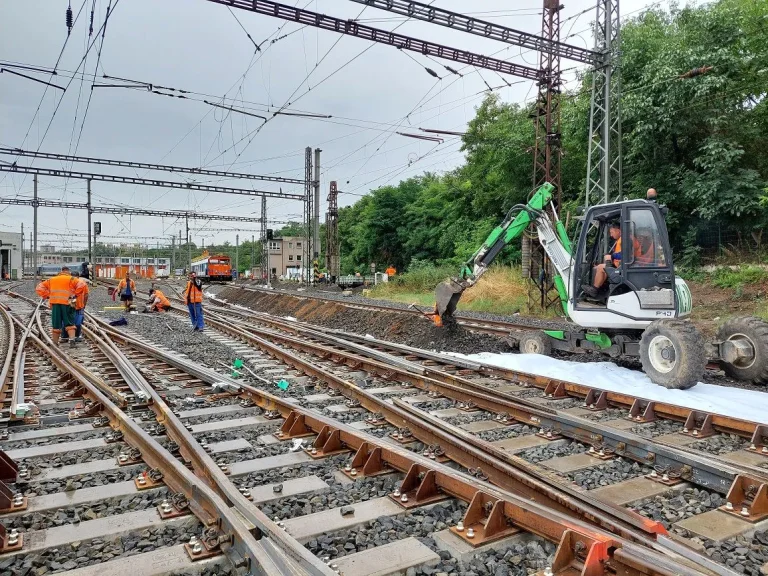 Pět miliard do kolejí v pražské Michli. České dráhy provádějí obnovu kolejiště ve Středisku údržby Praha Jih, kde parkují Pendolina i Railjety