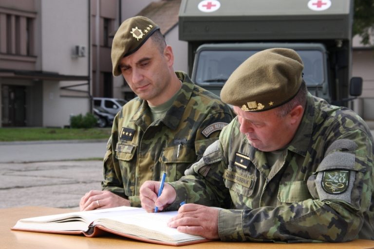 Generál Zoltán Bubeník skončil. Novým ředitelem sekce vojenského zdravotnictví se stal plukovník Michal Baran