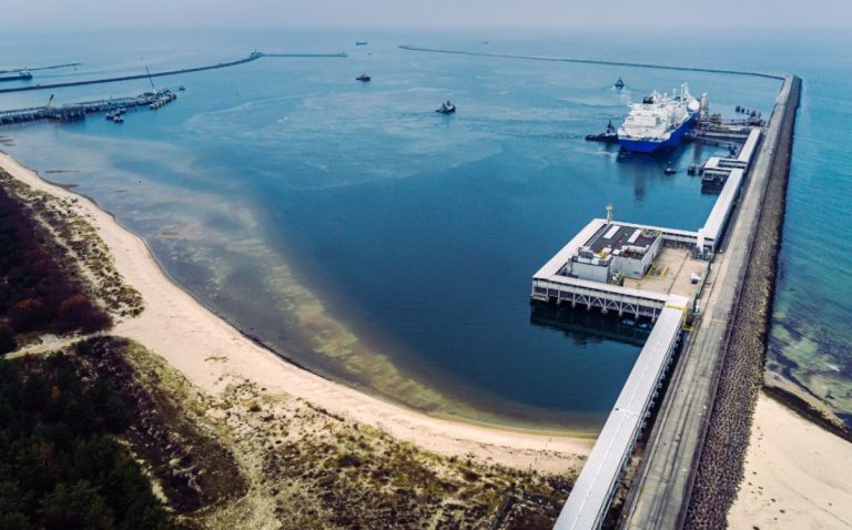 Polský GAZ-SYSTEM podepsal dvě důležité dohody o LNG terminálu v Gdaňském zálivu. Zajistí až 30 procent dodávek