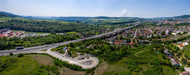 Poslanecká sněmovna má dnes projednávat novelu liniového zákona, bude se muset vypořádat s desítkami pozměňovacích návrhů