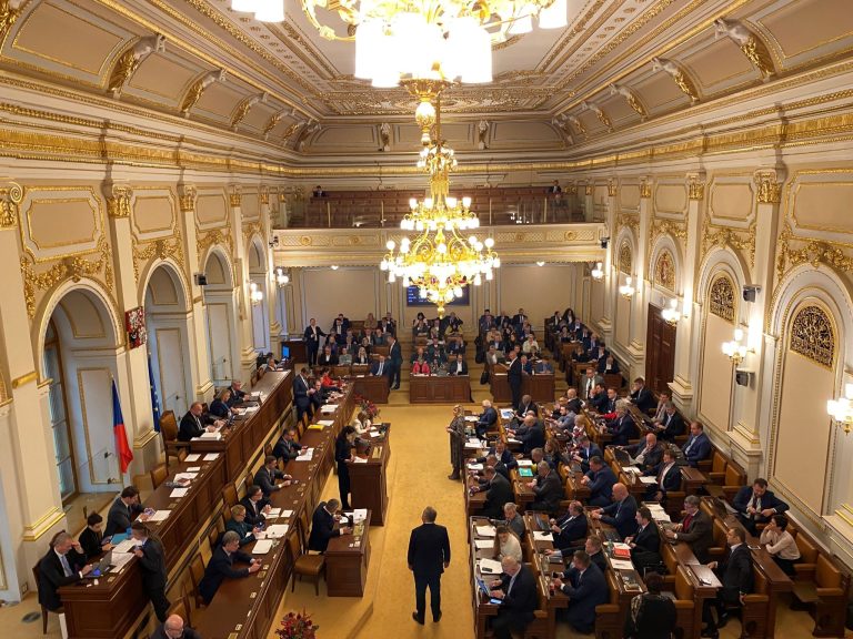 Poslanci se chystají po třech letech projednat přímou volbu starostů