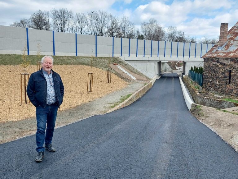 Do silnic chceme investovat v příštím roce 2,2 miliardy korun, říká náměstek hejtmana Pardubického kraje Michal Kortyš