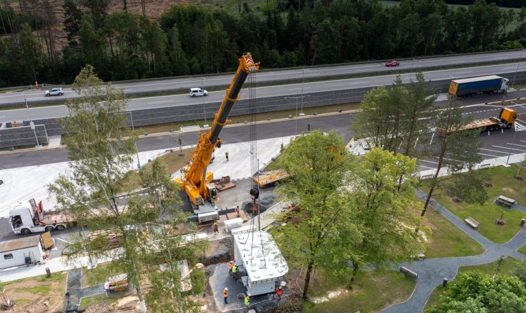 ŘSD odstartovalo tendr na rozšíření odpočívky Zeleňák na dálnici D2. U českých dálnic je ale parkovacích míst stále nedostatek