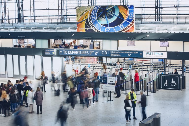 Modernizace trati i výstavba parkovacích domů, důležitá je podle Letiště Praha koordinace projektů