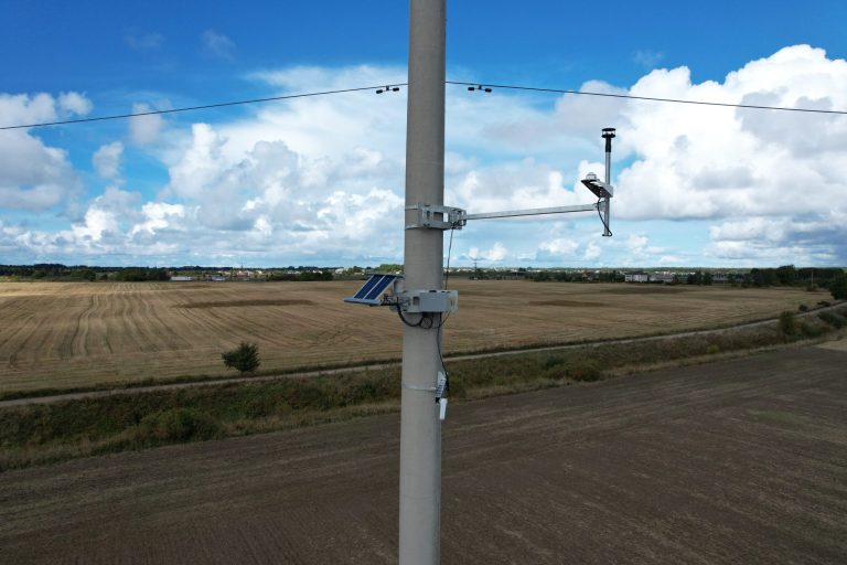 Litevský energetický operátor dokončil testy umělé inteligence na solárních a větrných farmách