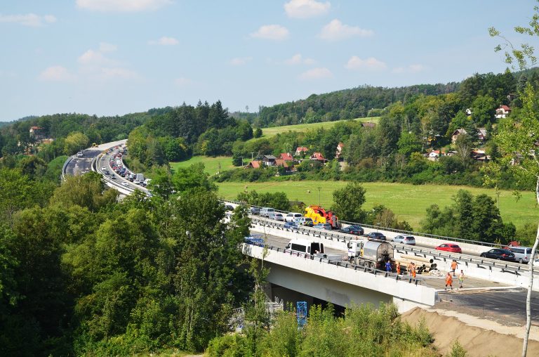 Vláda schválila projekty, které mají ulevit okolí Pražského okruhu. Cena je 1,3 miliardy korun