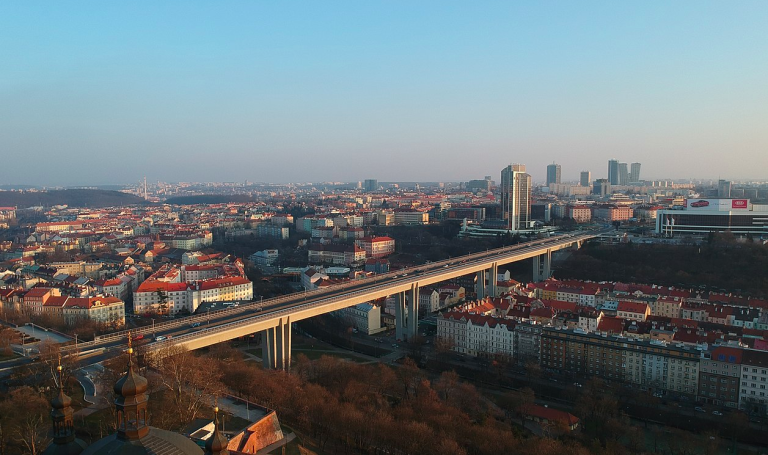 Nuselský most čeká kontrola. Silničáři hledají firmu, náklady se odhadují na více nez sedm milionů korun