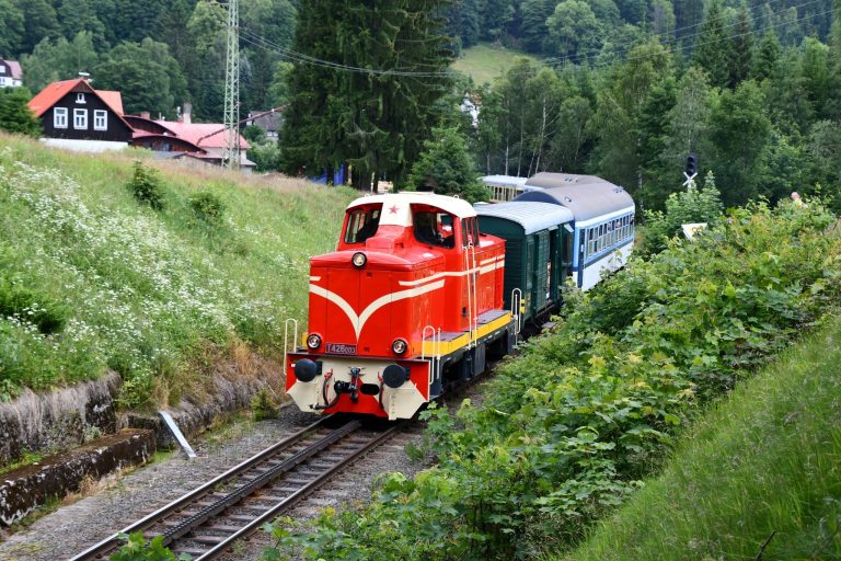 Nejstrmější trať v Česku se dočká obnovy. Zubačka z Tanvaldu do Kořenova získá finanční injekci