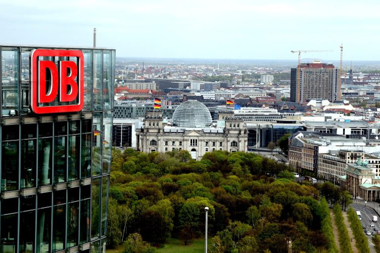 Deutsche Bahn loni zaznamenala miliardové ztráty. Podepsaly se na nich investice do zlepšení železniční infrastruktury, inflace i stávky