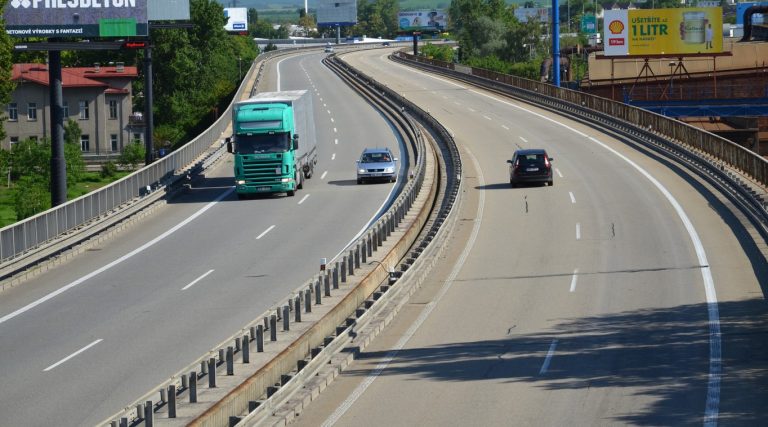 O sčítání dopravy se ucházejí dva zájemci. Jasno o vítězi bude v červnu