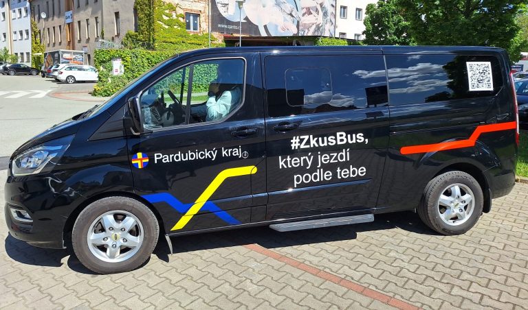 Pardubický kraj testuje dopravu na objednávku