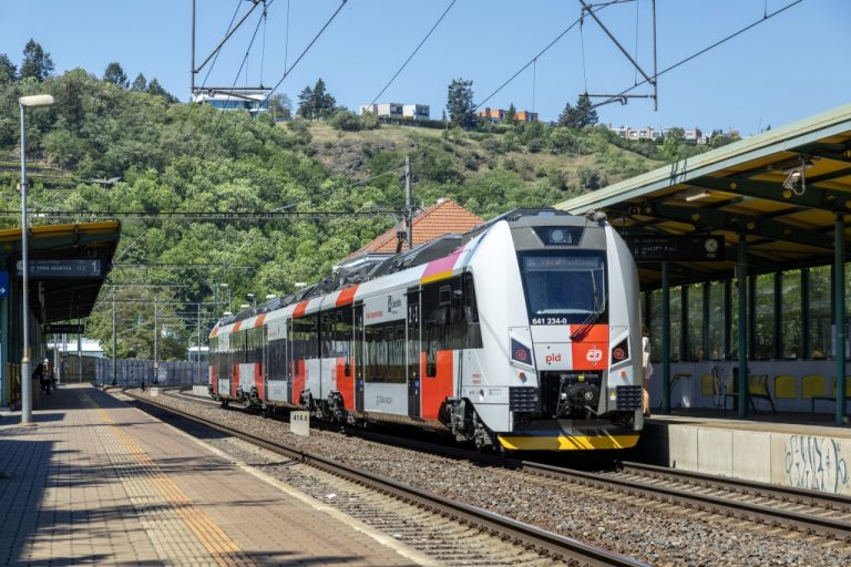 České dráhy hlásí rostoucí zájem o vlakové spoje. Nejvíc je to vidět u dálkových linek do Vídně a Německa