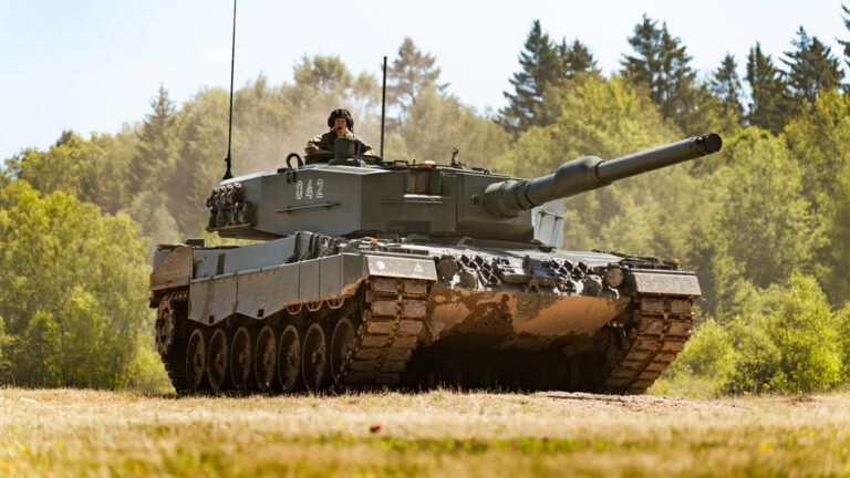 Tanky Leopard a nová BVP CV90 rozšíří počet pozic v armádní těžké brigádě