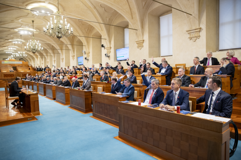 Výše pokut i hmotnost vozidel, senátoři schválili doporučení pro vládu na omezení dopadů nákladní dopravy